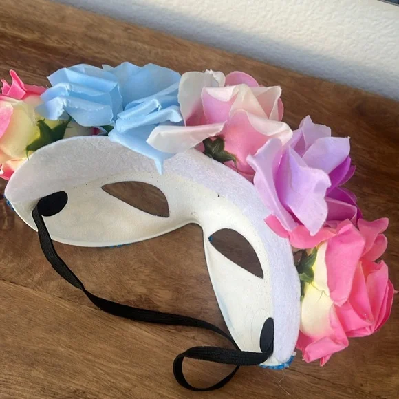 Mask - Picture 2 of 4